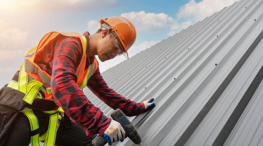 Professional gutter cleaning in Williamstown, PA